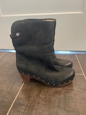 UGG Black Suede Lynnea Boot Size 10 EUC
